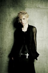 Acid Black Cherry�A�̒��s�ǂ���эA�̉��ǂŃ��C�u�o���}���匩���킹 