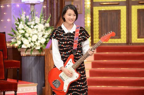 能年玲奈 Tv番組で特技のギター演奏披露 しゃべくりメンバーから 上手 の声も Oricon News