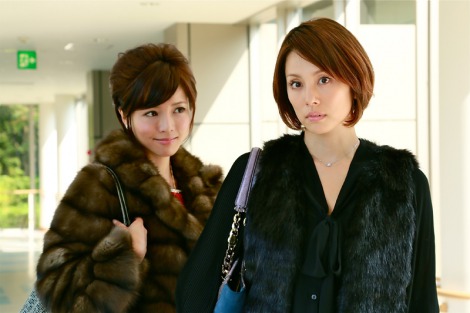 画像 写真 米倉涼子 釈由美子と10年ぶり共演 ミニスカ ナマ足で黒革バトル再び 2枚目 Oricon News