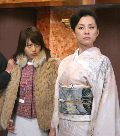 画像 写真 米倉涼子 釈由美子と10年ぶり共演 ミニスカ ナマ足で黒革バトル再び 3枚目 Oricon News