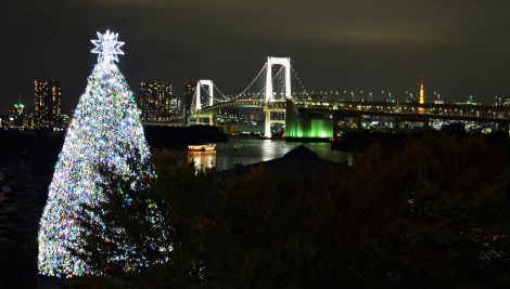 画像 写真 ハート型オブジェも お台場に樹齢約100年のクリスマスツリー 1枚目 Oricon News