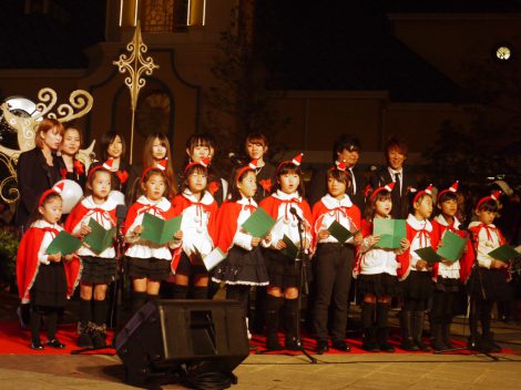 イクスピアリのイルミネーション点灯式には小林星蘭と谷花音によるガールズユニット「すたーふらわー」と子どもたちがクリスマスソングを合唱　（C）oricon ME inc. 
