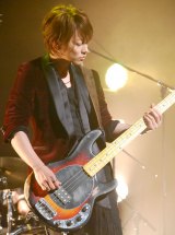 �������A�T�v���C�Y�Ńx�[�X�����t 1600�l�̑O�ŏ����C�u 