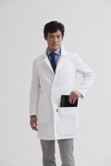 クラシコ社が発売している、タブレット端末専用ポケット付き白衣 