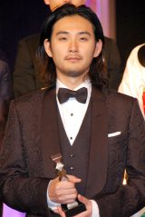 �y���{�A�J�f�~�[�܁z���c�����A�g���e�z���h�������u�e���̔w���ǂ������Ă���v 