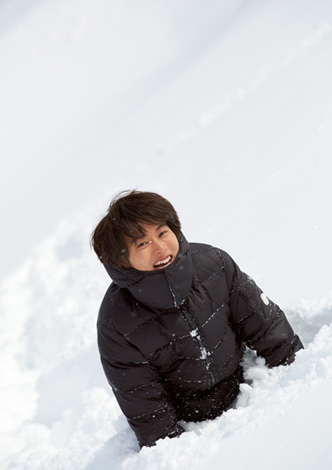 画像 写真 人気急上昇中の若手俳優 山崎賢人の初写真集が完成 2枚目 Oricon News