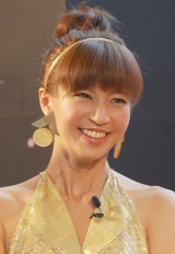 ���c�����q�A�q���́u�܂���v �A�b�R�炩��j���󂯑��� 