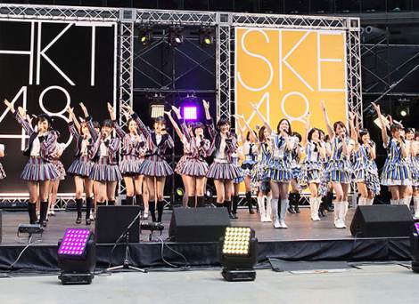 SKE48・HKT48がナゴヤドームで48グループ初の合同握手会開催 