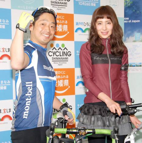 国際サイクリング大会『サイクリングしまなみ』記者発表会に出席した（左から）団長安田、ラブリ　（C）ORICON NewS inc. 