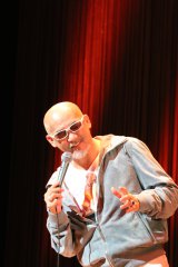 ���R��t�A�e���r��8�N�Ԃ�̐��̏��A�V�Ȃ̒e������I�̓f�r���[�ȗ��� 