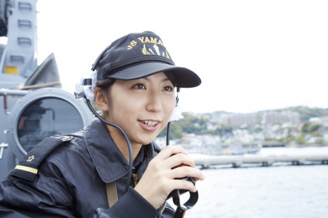 画像 写真 海上自衛官 初の写真集発売 歌姫 三宅由佳莉も紹介 6枚目 Oricon News