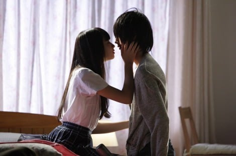 小松菜奈のキス映像を集めた特別映像を公開 Oricon News