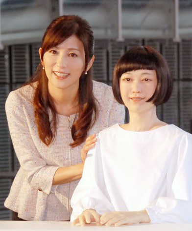 中田有紀の画像 写真 世界初のアンドロイド アナウンサー コドモロイド お披露目 2枚目 Oricon News