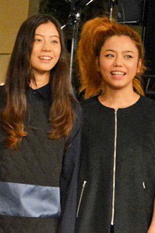 新ブランド「KOE」発表会で、初の母娘共演を果たしたChara（右）とSUMIRE　（C）oricon ME inc. 