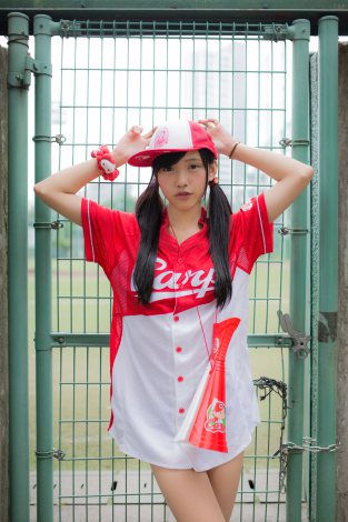 画像 写真 カープ女子 初の写真集発売 田中里奈 Dropらが参加 4枚目 Oricon News