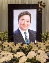 ���Ղ���ʖ��700�l�Q�� �k�̕x�m�A���삫�悵�v�Ȃ炪�Ŋ��̕ʂ� 