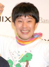 �gR-1���ҁh���v�Ԉ�s�ALINE�X�^���v���F�������ց@�g�攌�h�c�ӂ���Ƀf�r���[ 