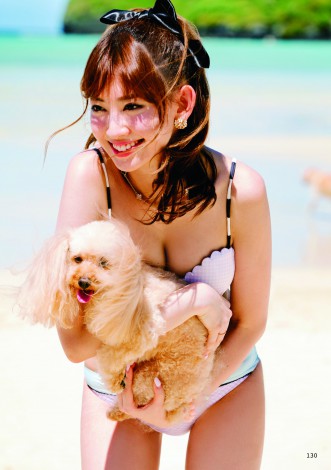 画像 写真 ぱるる 写真集で 犬コスプレ 披露 Akbが水着姿で犬と熱いたわむれ 2枚目 Oricon News