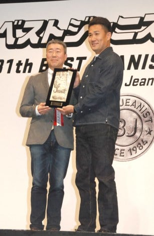 『ベストジーニスト2014』を受賞した田中将大投手（右）　（C）ORICON NewS inc. 