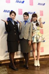 台湾で開催された『Challenge for ASIA by ANA × AKB48 in Taipei 』にCA姿で出席した（左から）加藤玲奈、北原里英、小嶋菜月 