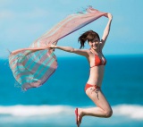 �T�؍�46���Ζ��߂̃r�L�j�p������ �O���[�v���̃\���ʐ^�W 