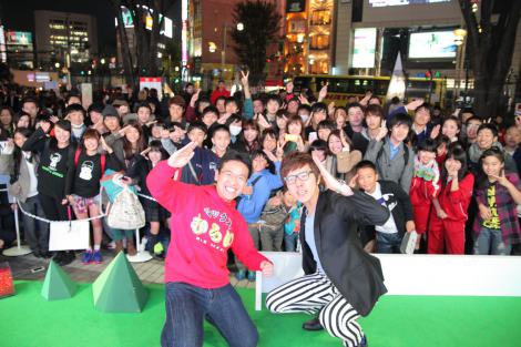 画像 写真 Hikakin マックスむらい 自分のアバターを操作しゲーム対戦 新宿駅東口に登場 2枚目 Oricon News