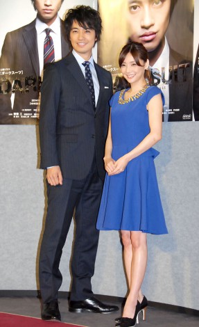 NHK土曜ドラマ『DARK SUIT』記者会見に出席した（左から）斎藤工、倉科カナ （C）ORICON NewS inc. 