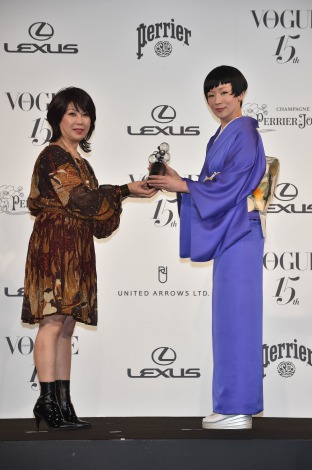 画像 写真 椎名林檎 Vogue 授賞式で恐縮 賞とはかけ離れた暮らし 1枚目 Oricon News