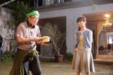 映画『劇場霊』メイキングシーン。（左から）中田秀夫監督、島崎遥香 