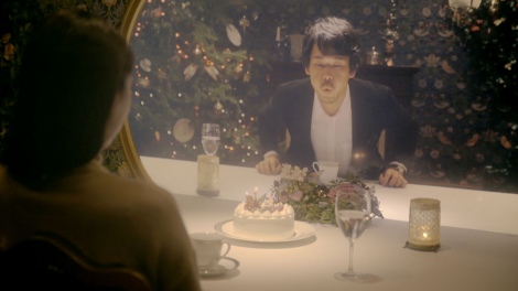 画像 写真 遠恋カップルの胸キュン動画 クリスマスに未来型レストランでサプライズ 8枚目 Oricon News