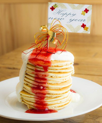 画像 写真 鏡餅バーガー 15cmの紅白パンケーキも 六本木ヒルズの 福ごはん 2枚目 Oricon News