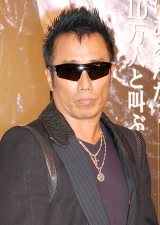 紅白 長渕剛 11年ぶりホールで新曲披露 被災者へメッセージも Oricon News