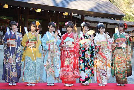 乃木坂46 自称 花の94年組 が乃木神社で成人式 能年玲奈さんの次は能條愛未だ と 能かぶり でアピール Oricon News