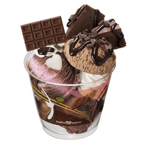 『リッチチョコレート』ふんわり滑らかなチョコレートムース、チョコレートブラウニー、ホイップクリームに、チョコレートソース＆コポーをたっぷりトッピング／2015年1月13日〜3月3日 