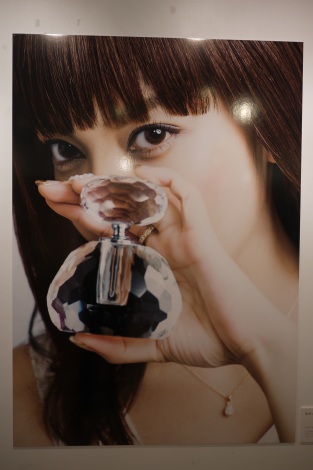 画像 写真 ざわちん 秘密道具は 男梅 メイク本第2弾記念にパネル展開催 2枚目 Oricon News