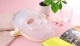 スケキヨ的マスクがインパクト大! 手軽に美肌ケアができる洗顔器