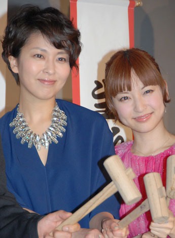 映画『アナと雪の女王』イベンに登場した(左から)松たか子と神田沙也加 (C)ORICON NewS inc. 