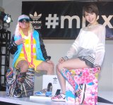 adidas Originals『mi ZX Flux Photo Print』サービス発表イベントに出席した（左から）DJ KOO、水沢アリー （C）ORICON NewS inc. 