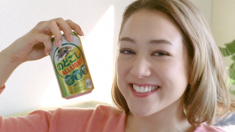 キリンビールの新商品『キリン のどごし オールライト』　「飲んでいいかな」篇CMカット 
