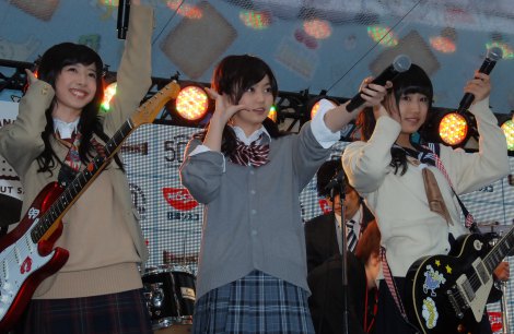 画像 写真 謎の女子中学生バンド はエビ中だった 新宿で初パフォーマンス 6枚目 Oricon News