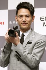 �ȕv�ؑ��A���{���w�I�y�����x�ł�CM�B�e�Ɋ����u�M�d�ȑ̌����ł����v 