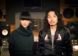 斎藤工主演ドラマ主題歌に起用されたシシド・カフカ（左）の新曲を斉藤和義がプロデュース 