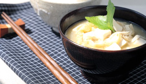 サムネイル 手作りの味噌で作った味噌汁はおいしそう！　味噌の作り方って？ 