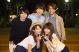 舟山久美子（前列右）がUSAGIの新曲「好きをこえたヒト」のMV主演を務めた 