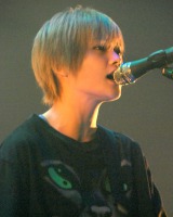 yui�A��ʒj���ƌ���&�D�P�𔭕\ 