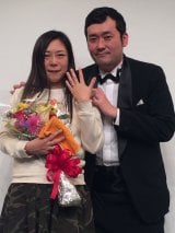 今年3月、婚約報告時の椿鬼奴＆グランジ佐藤大　（C）日本テレビ 