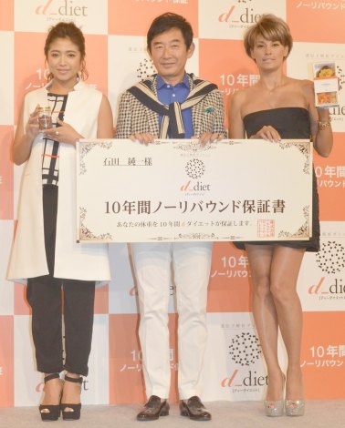 画像 写真 石田純一 愛息子が プレイボーイ化 女の人にハグを 3枚目 Oricon News