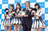 『2015年JASRAC賞』贈呈式に駆けつけたAKB48の（左から）小嶋真子、柏木由紀、伊藤心太郎氏、横山由依 （C）ORICON NewS inc. 