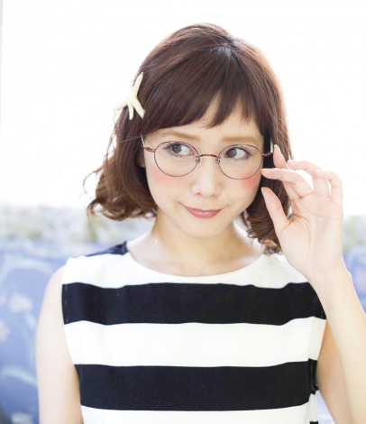 田中里奈 レトロテイスト なメガネをプロデュース 最新ニュース Eltha エルザ