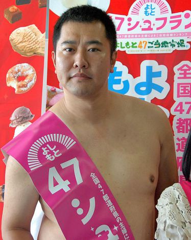 画像 写真 とにかく明るい安村 １月の給料 4万円 全裸ポーズ 人気で3ヶ月で7倍アップ 3枚目 Oricon News